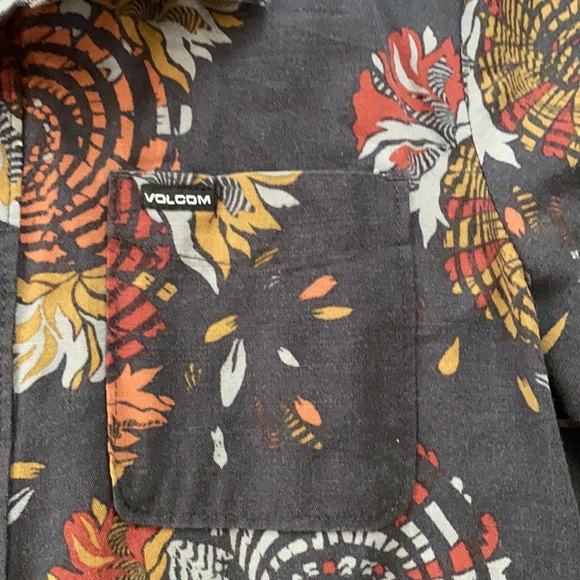 Two Volcom button down cotton shirt ( size 12) - Picture 7 of 8